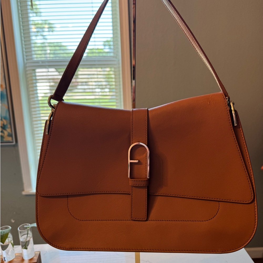 NWOT Furla Flow Large Elegant crossbody strap factory sealed
